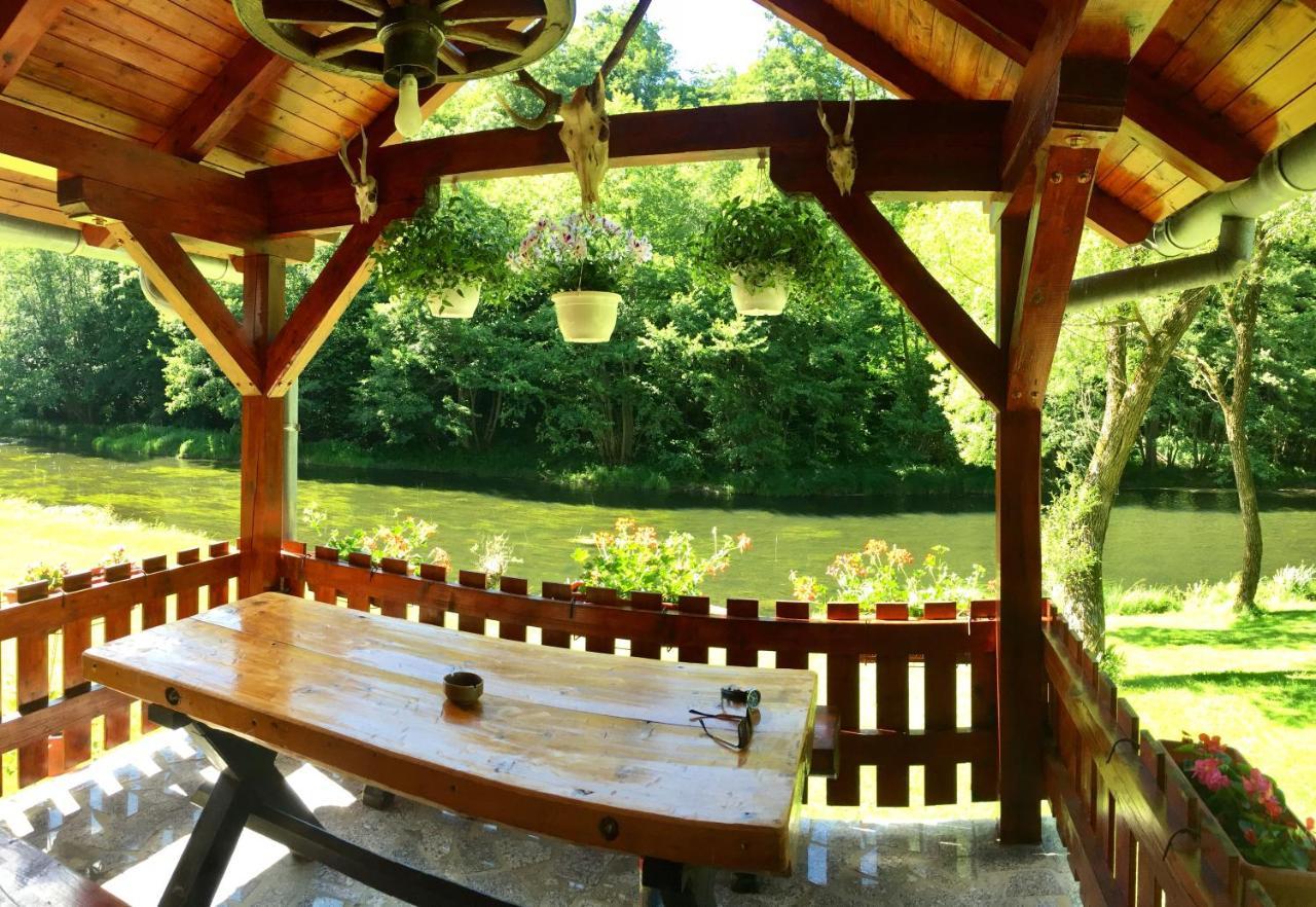 Holiday Home Radocaj Слуни Экстерьер фото