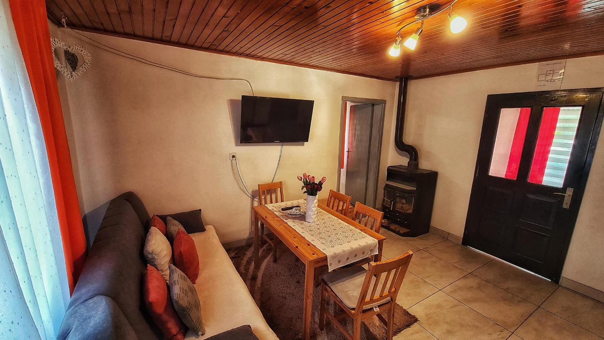 Holiday Home Radocaj Слуни Экстерьер фото