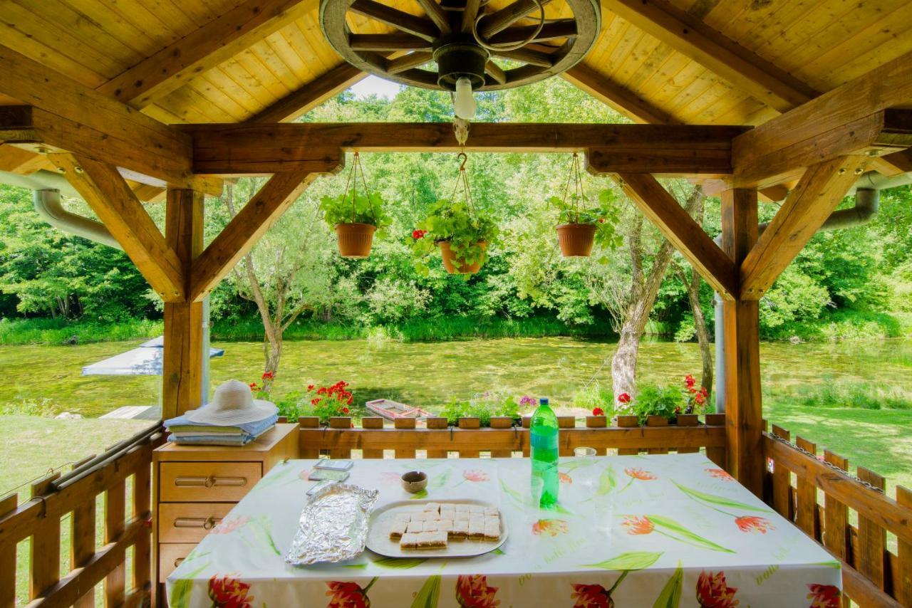 Holiday Home Radocaj Слуни Экстерьер фото
